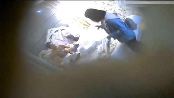 偷拍实录！少女干涩小穴难耐摩擦 急需巨根粗暴滋润灌溉