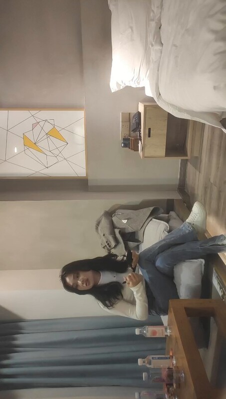 170CM极品长腿美女，腰身诱惑，舌吻抗拒转战床上，狂怼蜜穴尽情高潮输出！